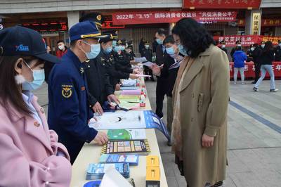 市中區(qū)消防大隊(duì)聯(lián)合市場(chǎng)監(jiān)管部門(mén)開(kāi)展“3·15”消防產(chǎn)品市場(chǎng)凈化宣傳